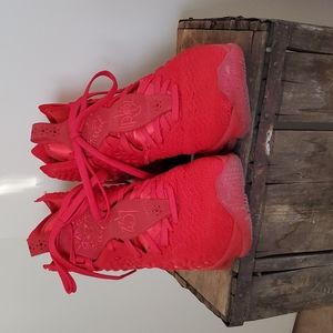 Mens LJ-17 Nike Basketball Shoes